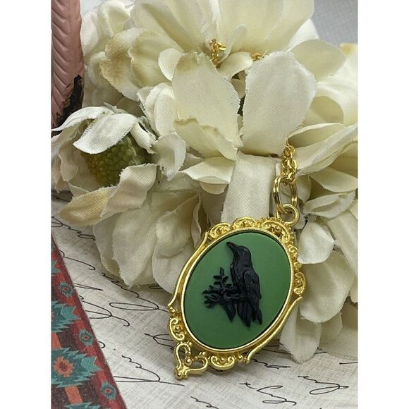 Gold Green Raven Gothic Crow Heart Wedding Party Jewelry Prom  necklace Cameo - Picture 2 of 8